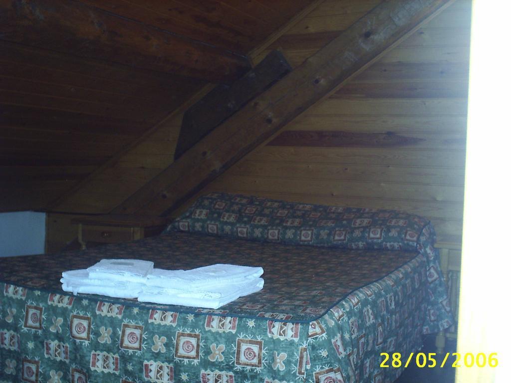 Gabarre Hotel Broto Room photo